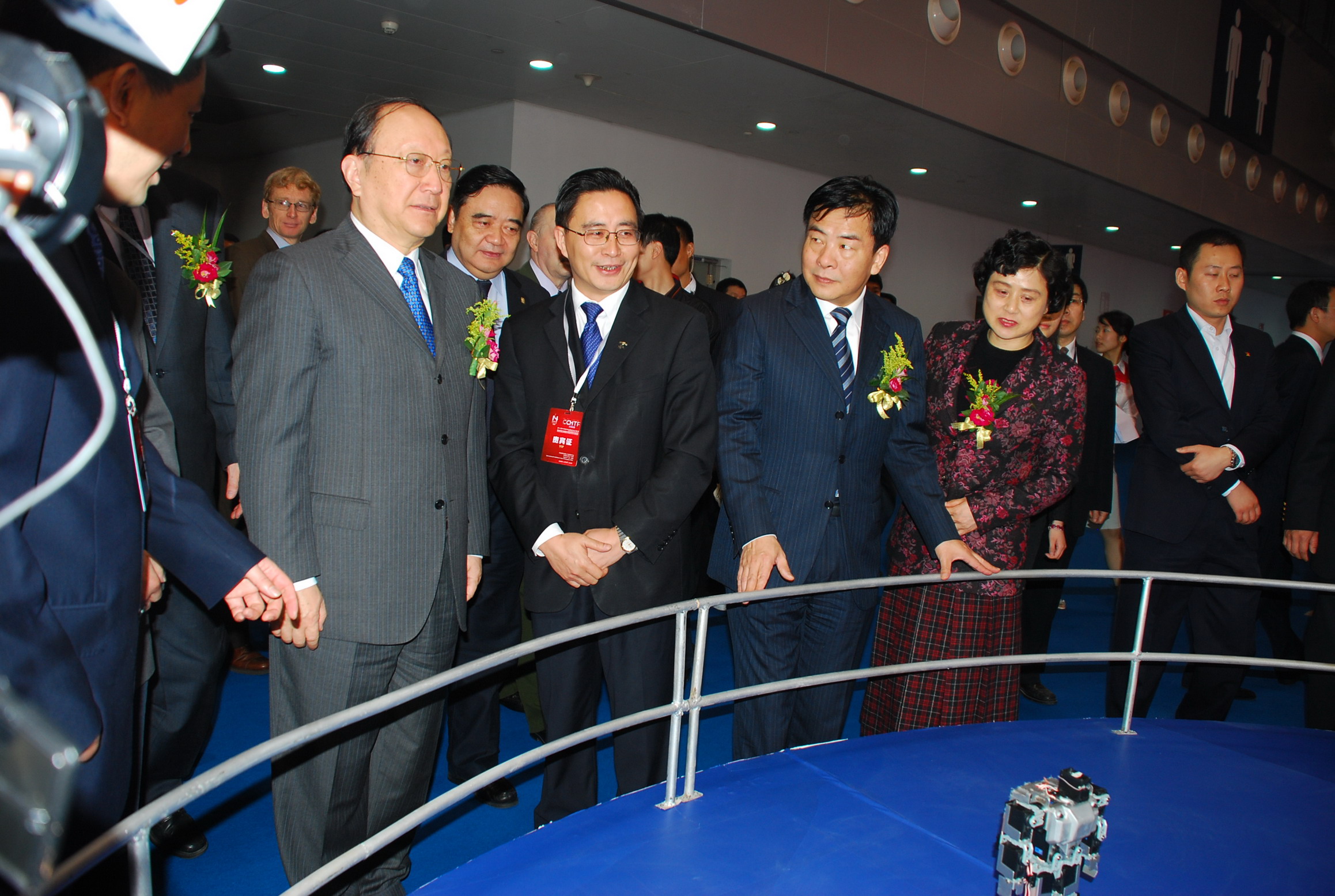 全國政協副主席、中國工程院院長徐匡迪、重慶市市長王鴻舉視察中科院展區